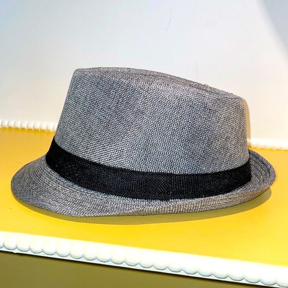 Accessories - Grey & black hat